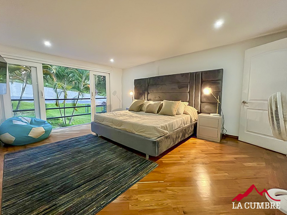 Casa de 4 alcobas en venta en El Tesoro, Medellín, 380 m² · foto 6 de 8