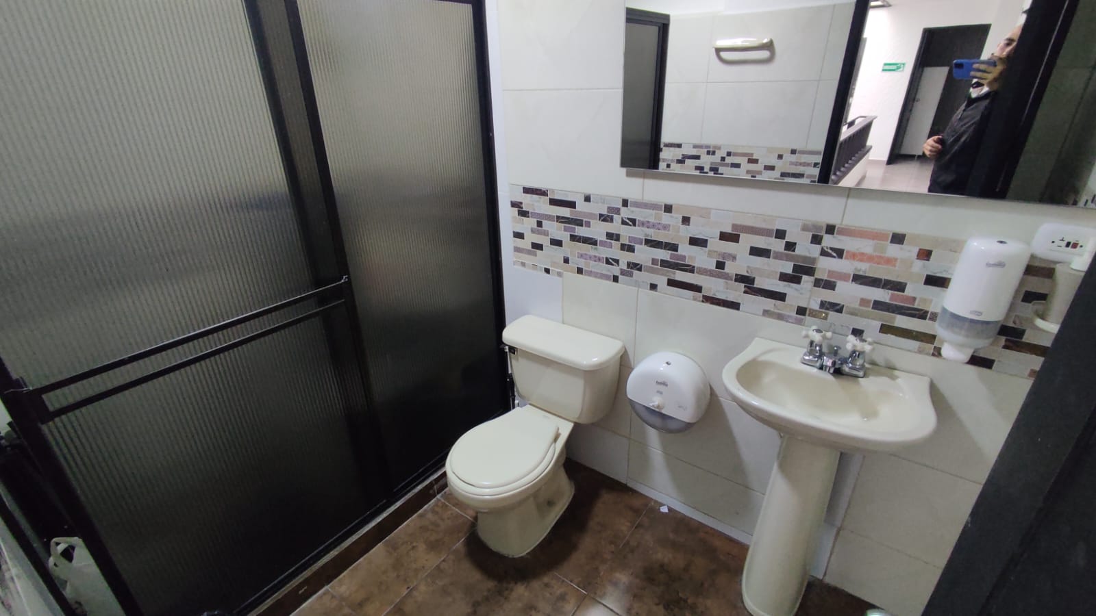 Casa de 10 alcobas en venta en La Castellana, Armenia, 420 m² · foto 20 de 24