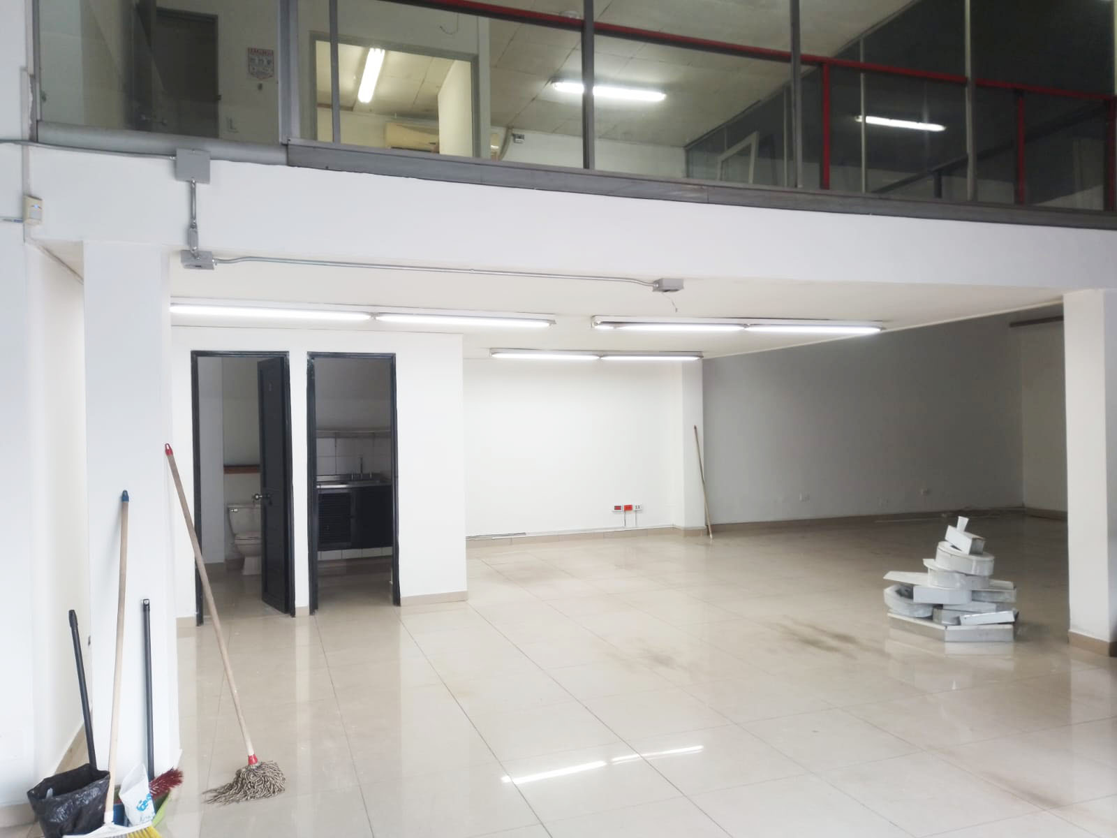Local en arriendo en La Candelaria, Medellín, 260 m² · foto 2 de 19