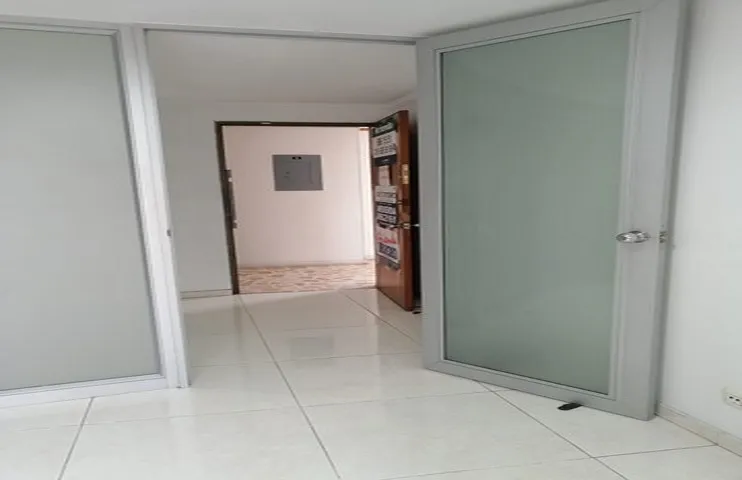 Oficina en venta en Palogrande, Manizales, 26 m² · foto 4 de 5