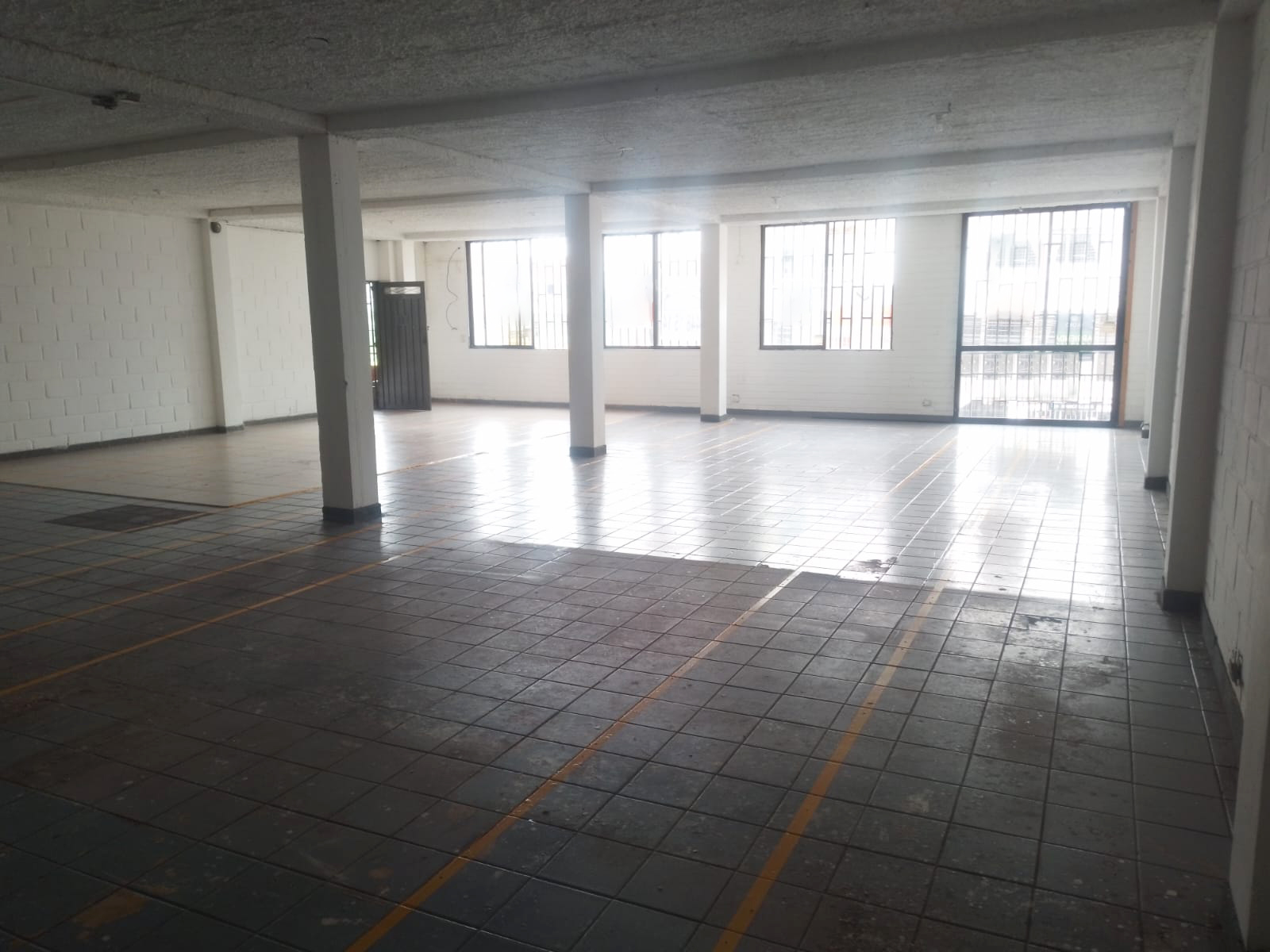 Bodega en arriendo en Cristo Rey, Medellín, 200 m² · foto 12 de 17