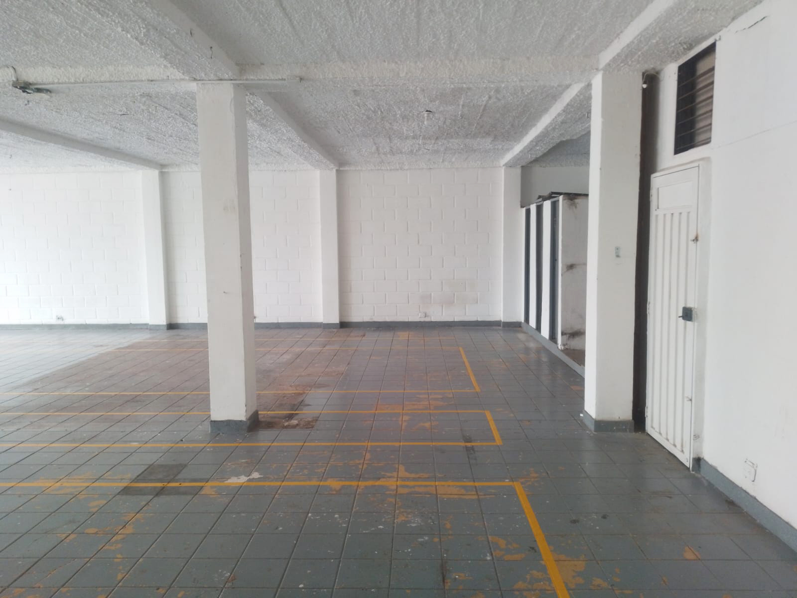 Bodega en arriendo en Cristo Rey, Medellín, 200 m² · foto 13 de 17