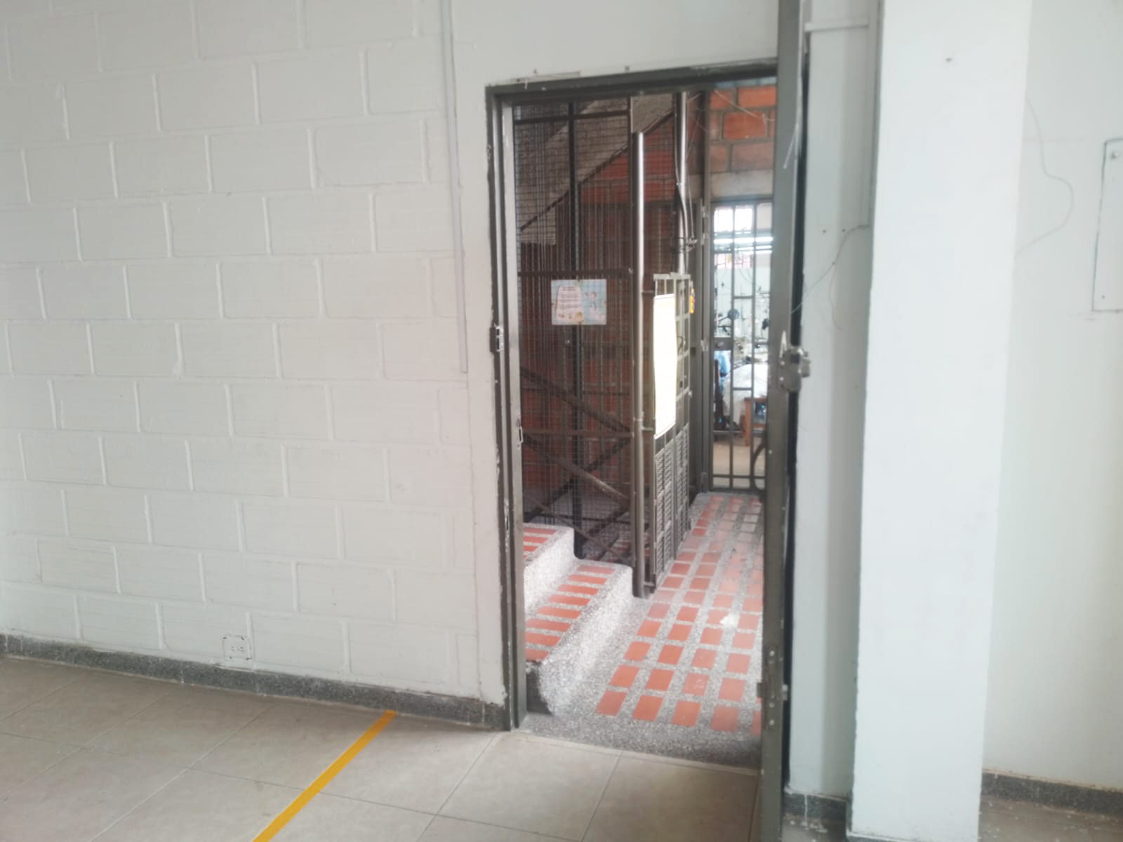 Bodega en arriendo en Cristo Rey, Medellín, 200 m² · foto 16 de 17