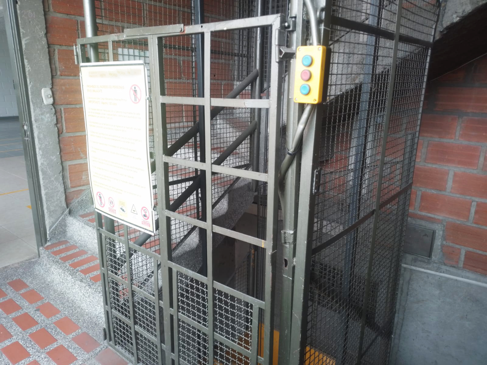 Bodega en arriendo en Cristo Rey, Medellín, 200 m² · foto 17 de 17