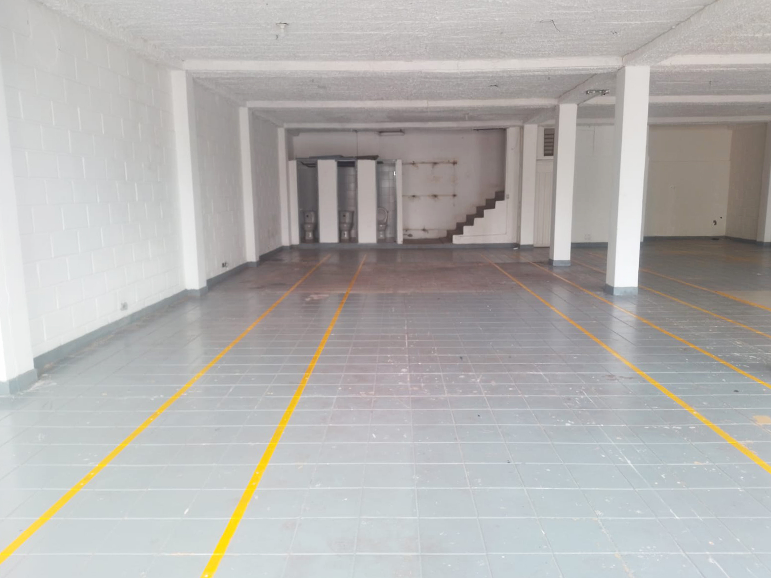 Bodega en arriendo en Cristo Rey, Medellín, 200 m² · foto 3 de 17