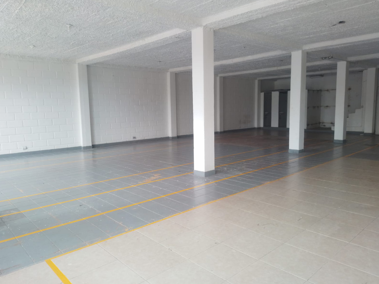 Bodega en arriendo en Cristo Rey, Medellín, 200 m² · foto 4 de 17