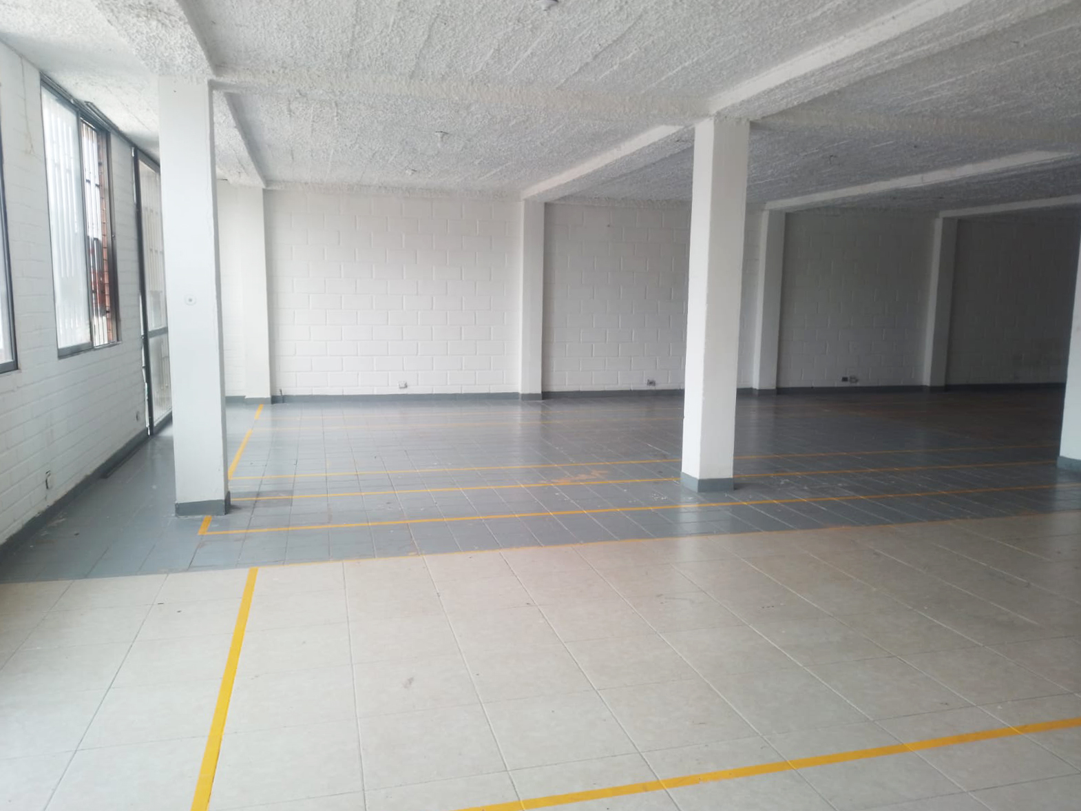 Bodega en arriendo en Cristo Rey, Medellín, 200 m² · foto 5 de 17