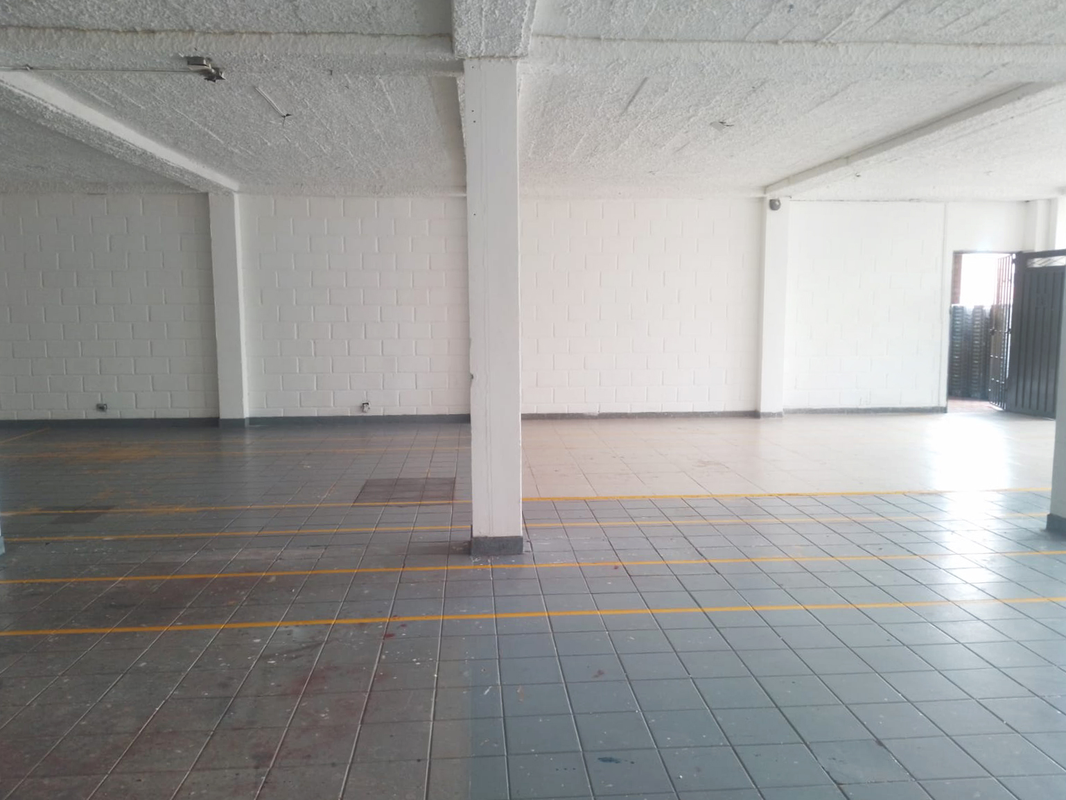 Bodega en arriendo en Cristo Rey, Medellín, 200 m² · foto 7 de 17
