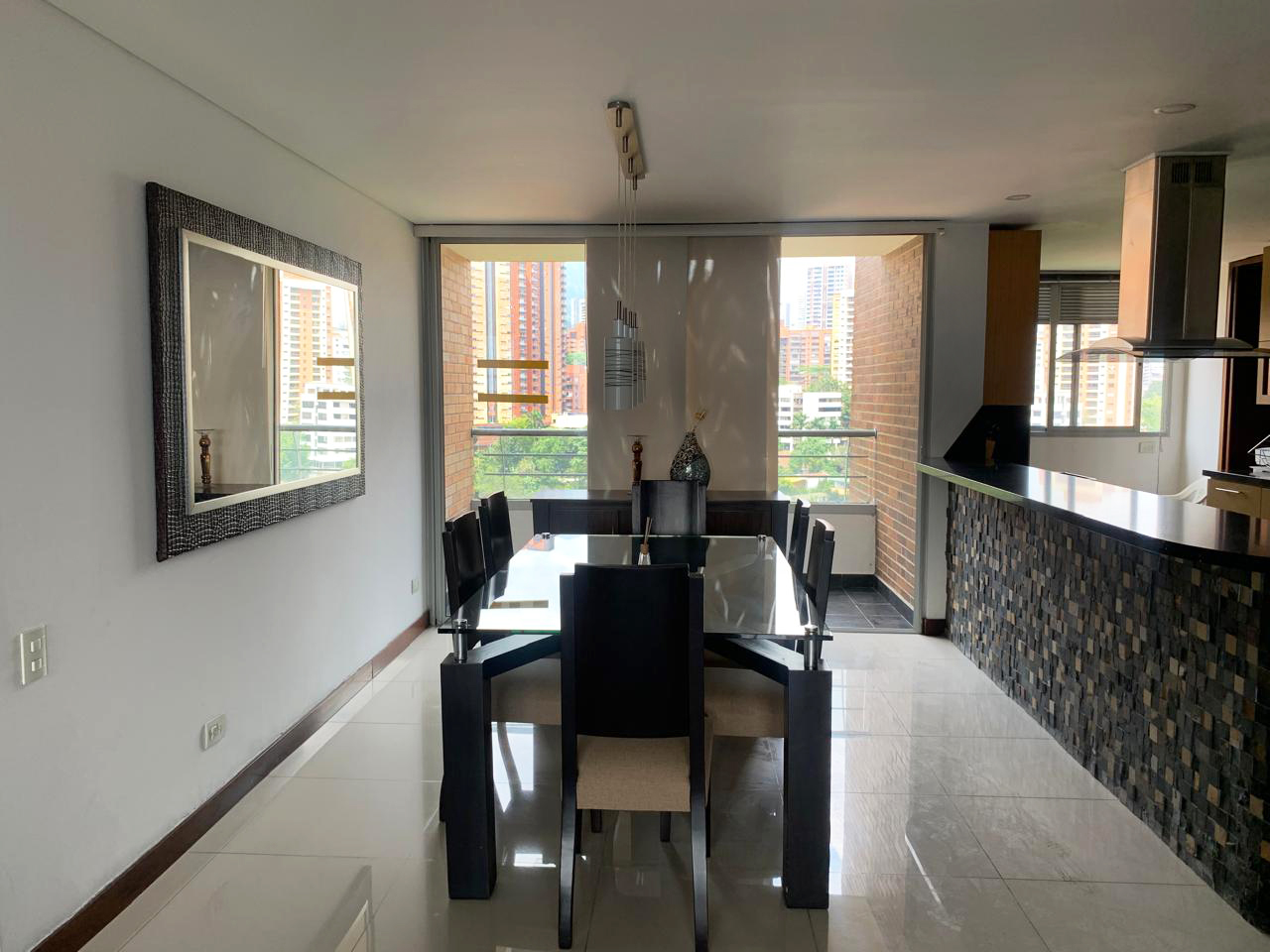 Apartamento en arriendo en Loma De Los Gonzalez, Medellín · foto 3 de 19