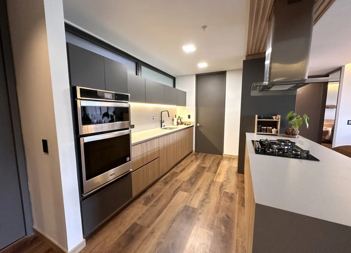 Apartamento en venta en El Poblado, Medellín · foto 2 de 24
