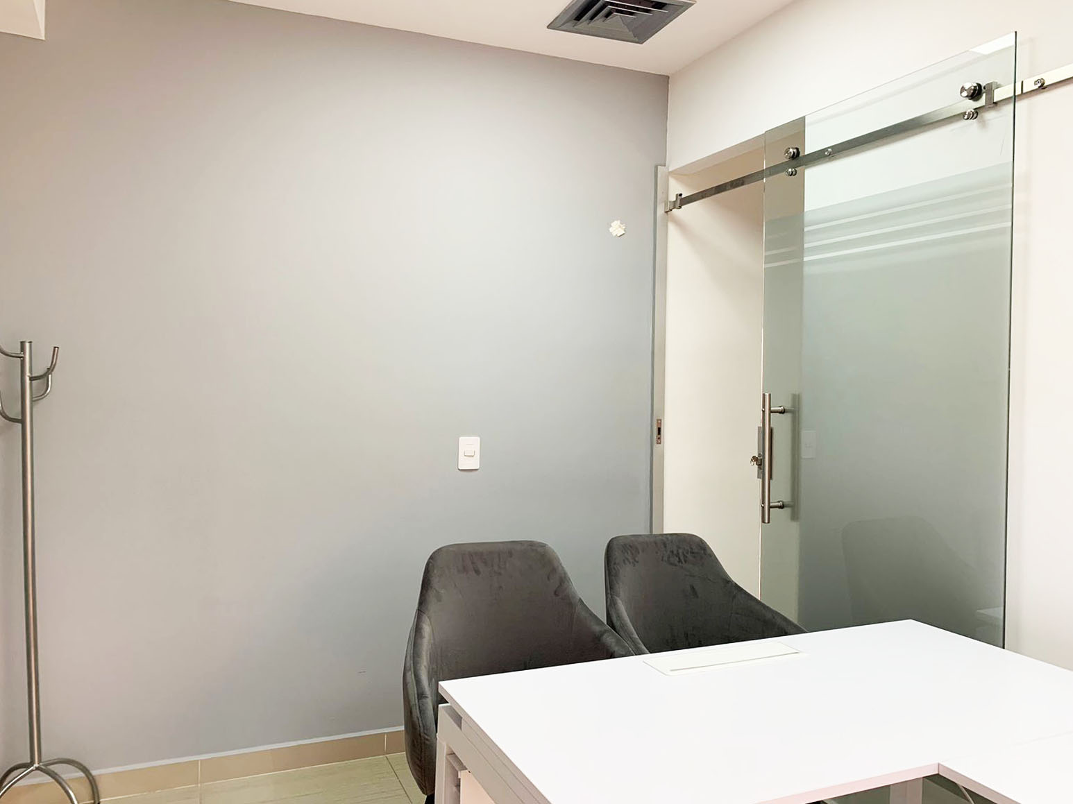 Oficina en arriendo en Villa Carlota, Medellín, 148 m² · foto 11 de 13