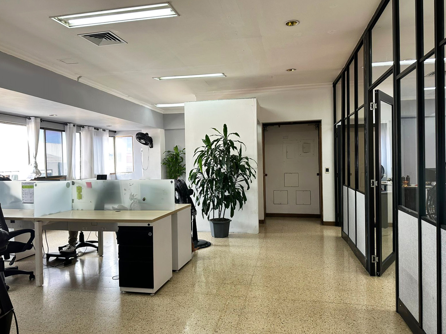 Oficina en arriendo en Cristo Rey, Medellín, 450 m² · foto 2 de 11