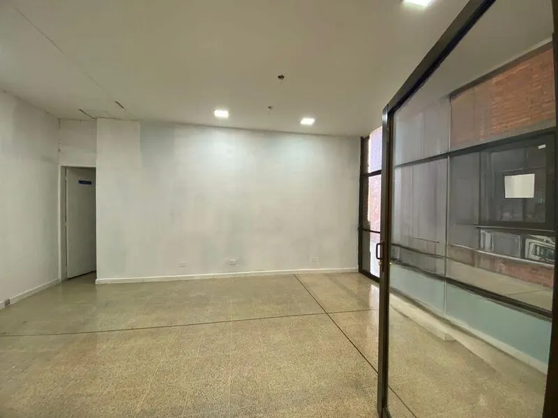 Local en arriendo en Campo Amor, Medellín, 30 m² · foto 3 de 6