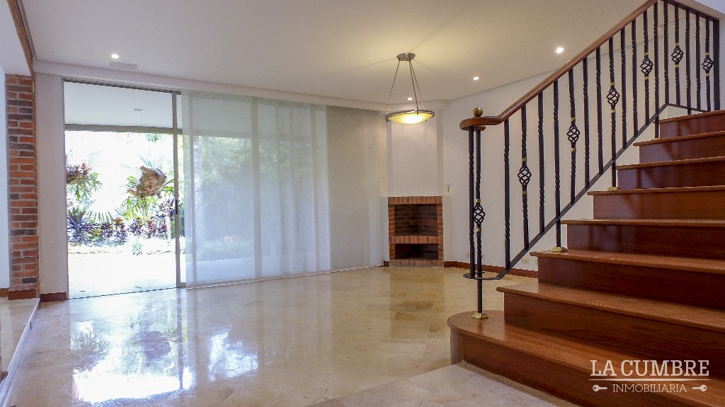Casa en arriendo en Altos del poblado, Medellín en Medellín, de Inmobiliaria La Cumbre S.A.S.