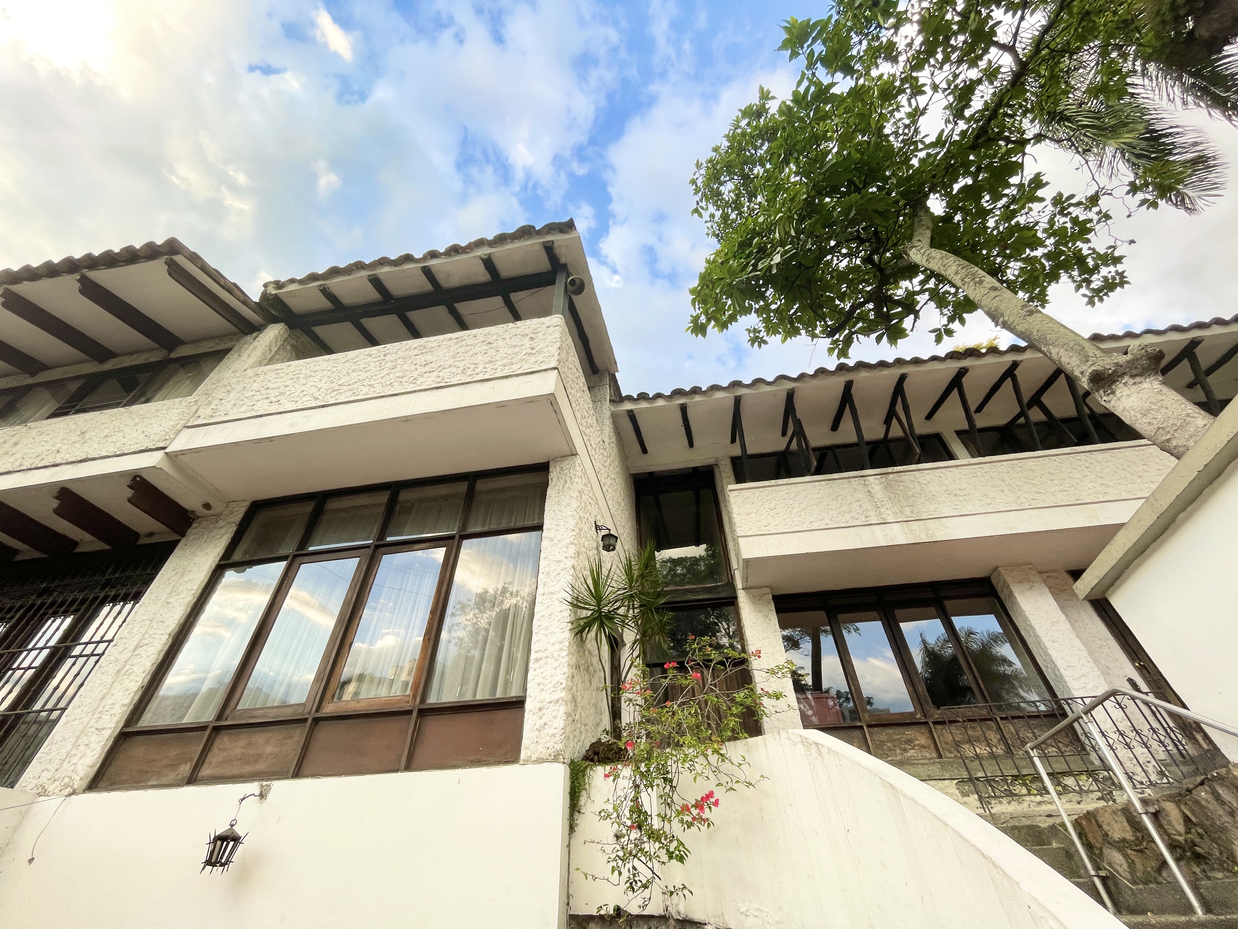 Casa de 5 alcobas en venta en Normandia, Cali, 387 m² · foto 2 de 24