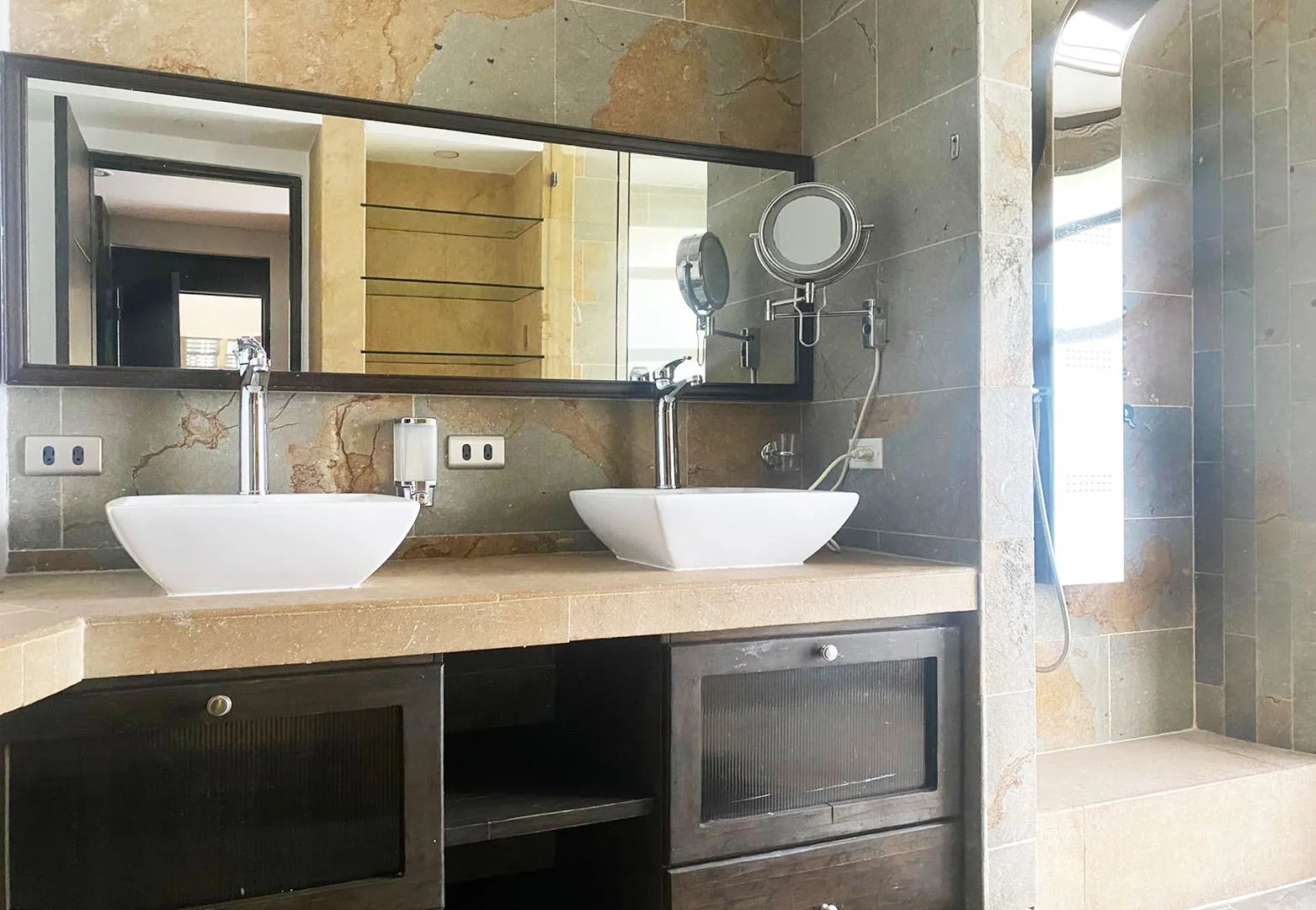 Apartamento de 4 alcobas en arriendo en La Aguacatala, Medellín, 374 m² · foto 18 de 20