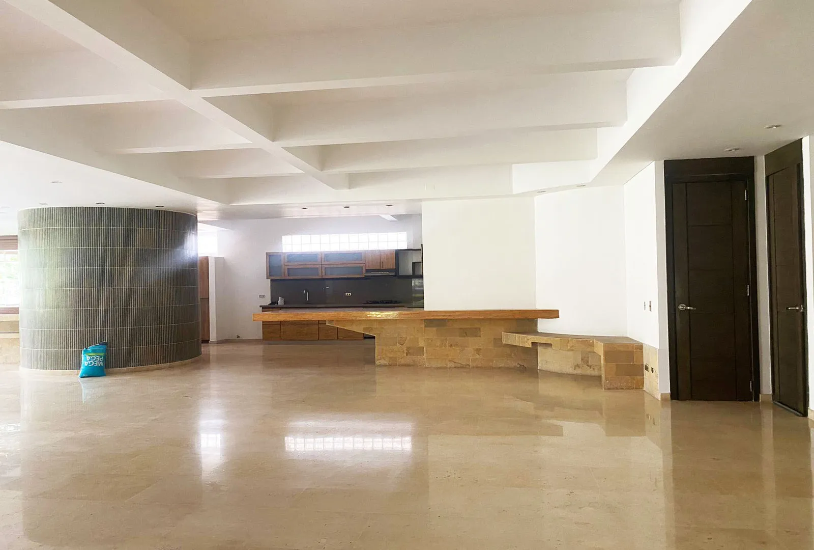 Apartamento de 4 alcobas en arriendo en La Aguacatala, Medellín, 374 m² · foto 2 de 20