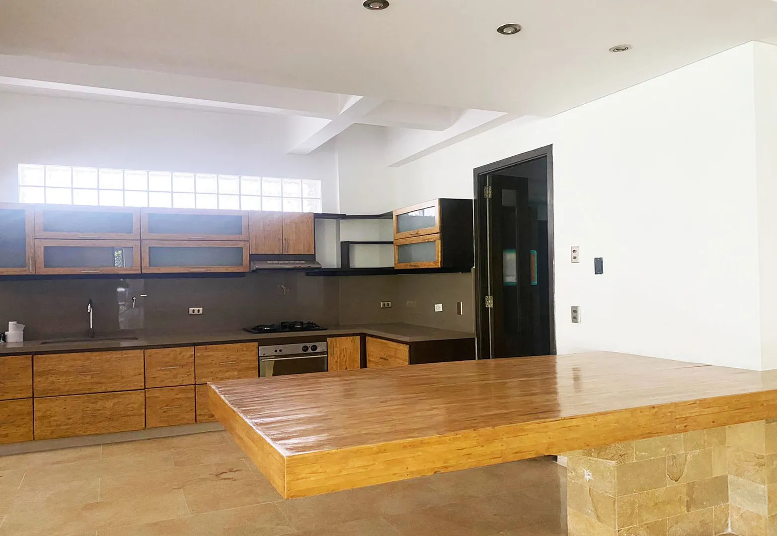 Apartamento de 4 alcobas en arriendo en La Aguacatala, Medellín, 374 m² · foto 8 de 20