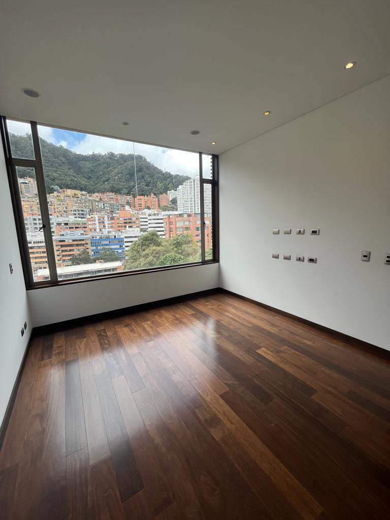 Apartamento de 3 alcobas en venta en La Cabrera, Bogotá, 270 m² · foto 21 de 24