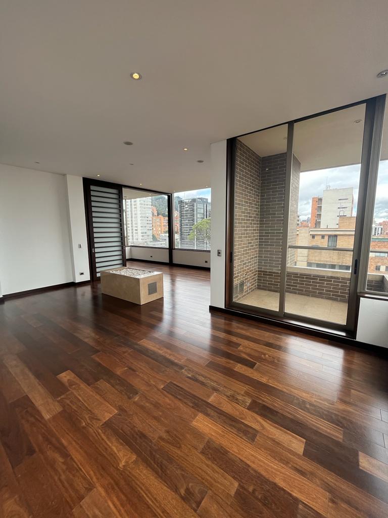 Apartamento de 3 alcobas en venta en La Cabrera, Bogotá, 270 m² · foto 3 de 24