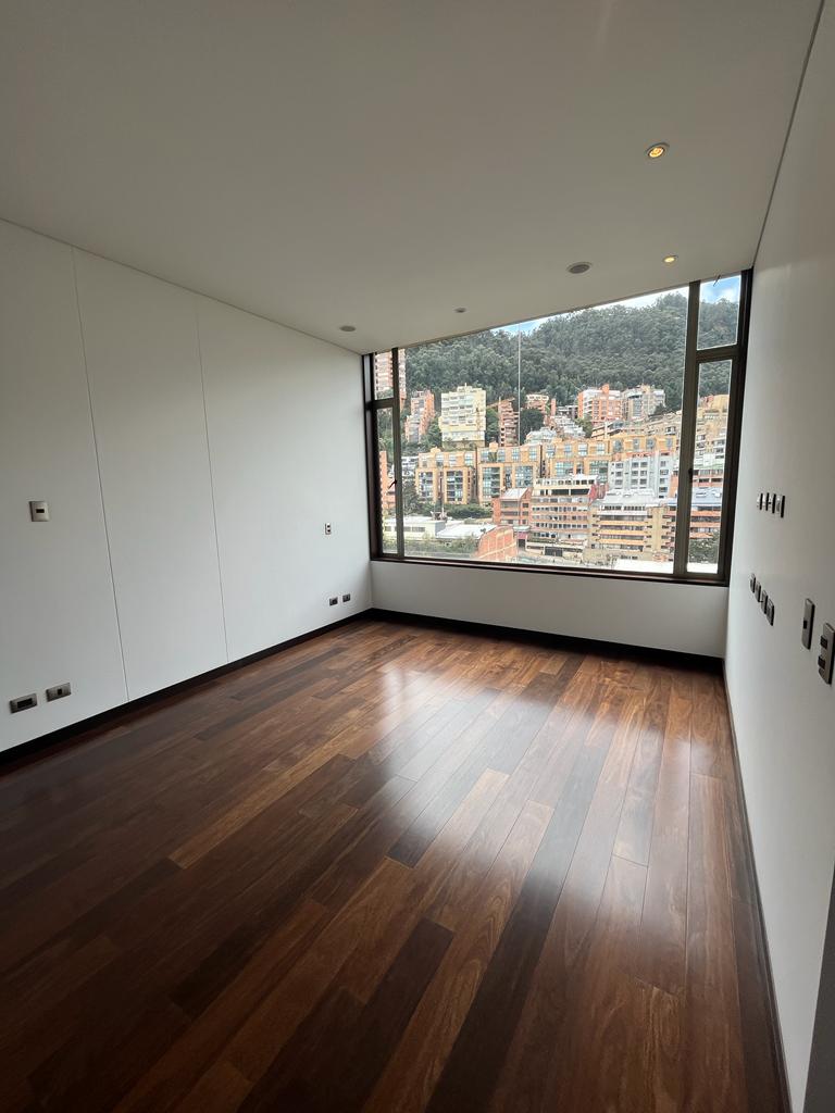 Apartamento de 3 alcobas en venta en La Cabrera, Bogotá, 270 m² · foto 5 de 24