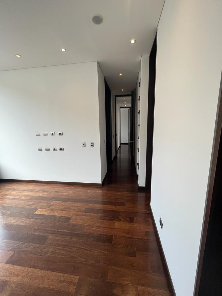 Apartamento de 3 alcobas en venta en La Cabrera, Bogotá, 270 m² · foto 6 de 24