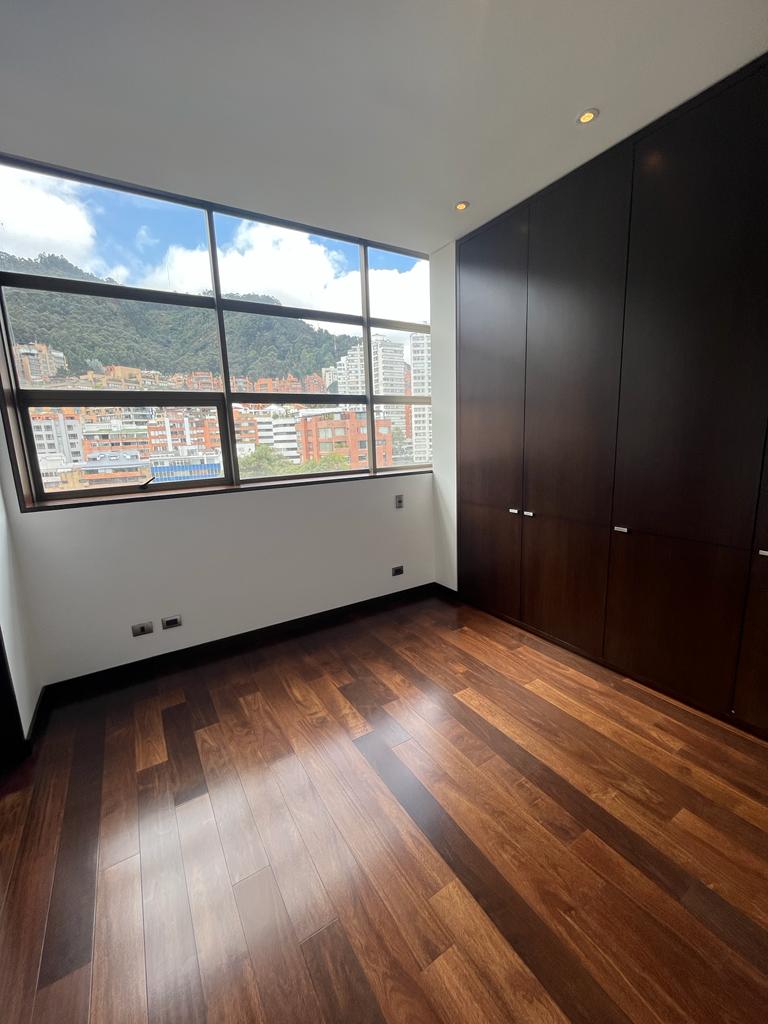 Apartamento de 3 alcobas en venta en La Cabrera, Bogotá, 270 m² · foto 8 de 24