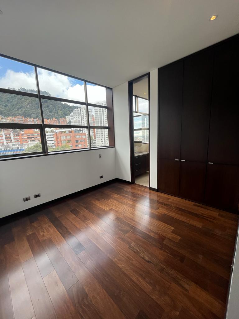 Apartamento de 3 alcobas en venta en La Cabrera, Bogotá, 270 m² · foto 9 de 24