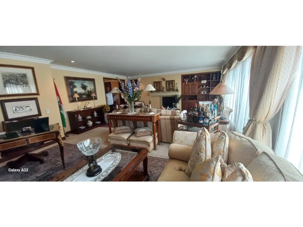 Apartamento en venta en La Carolina, Bogotá · foto 2 de 17