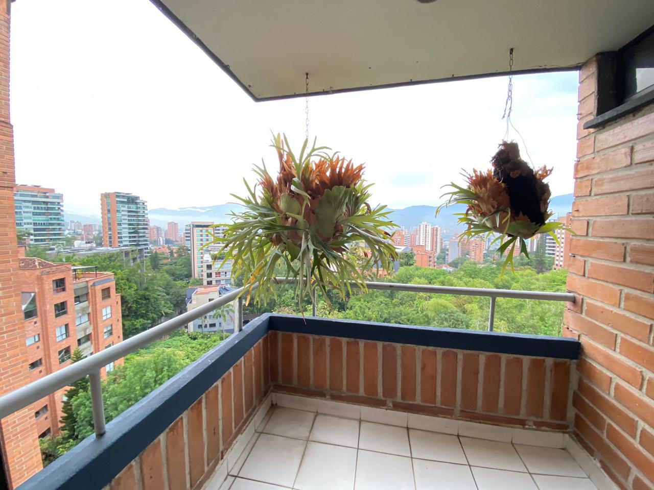 Apartamento en venta en El Poblado, Medellín · foto 6 de 14