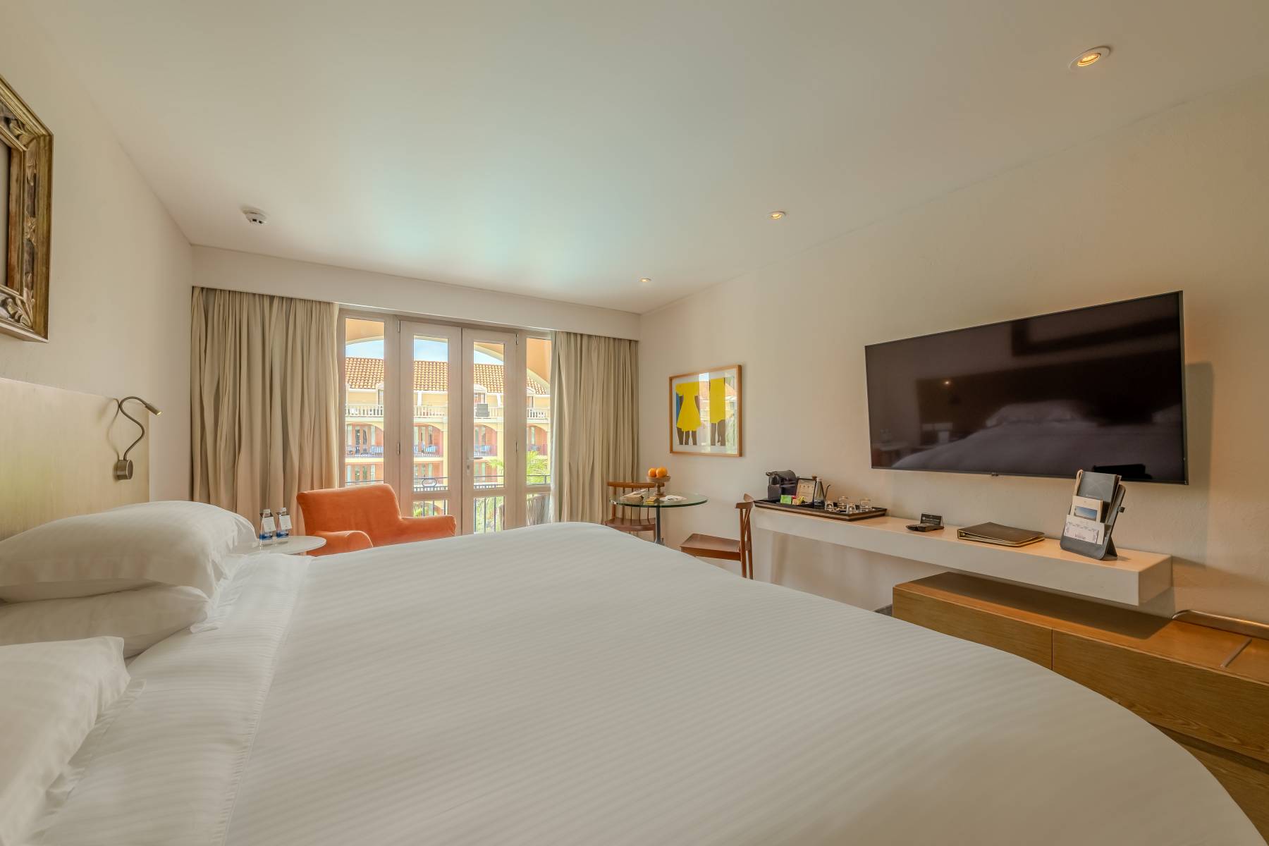 superior-room-king-pool-view