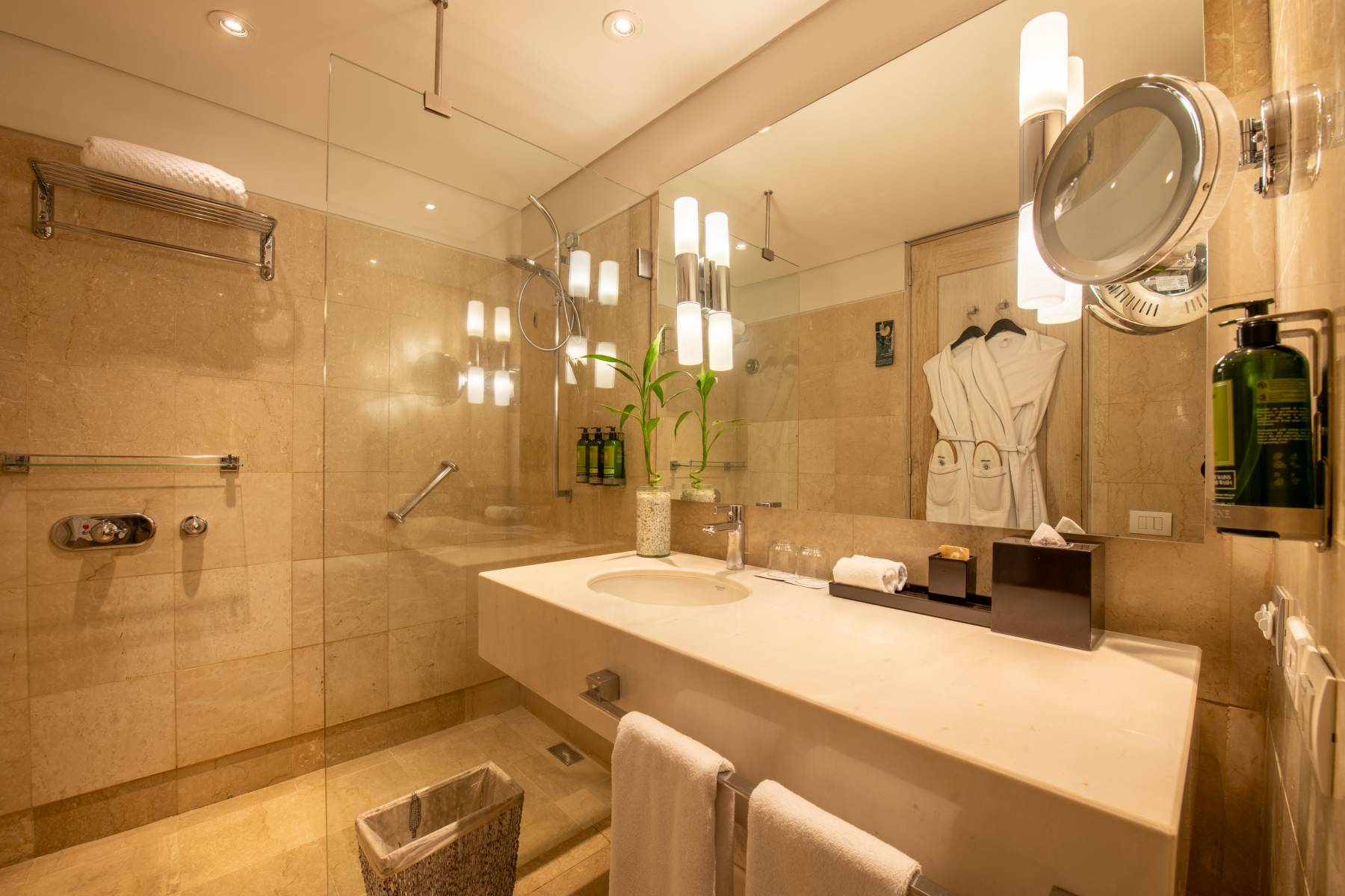 superior-room-king-pool-view