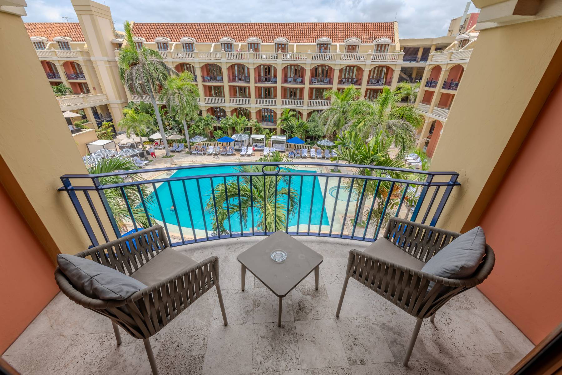 superior-room-king-pool-view