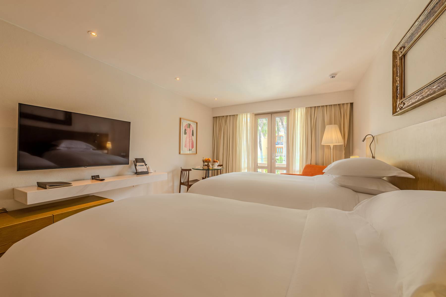 superior-room-twin-pool-view