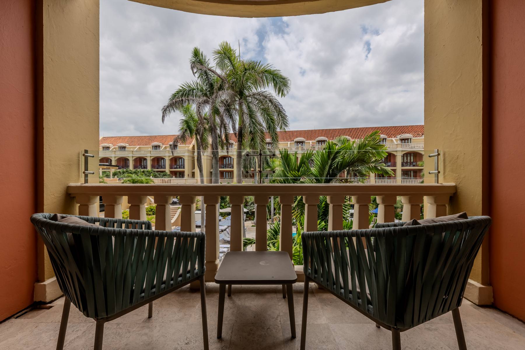 superior-room-twin-pool-view