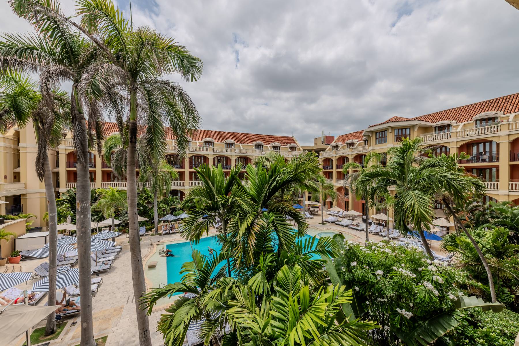 superior-room-twin-pool-view