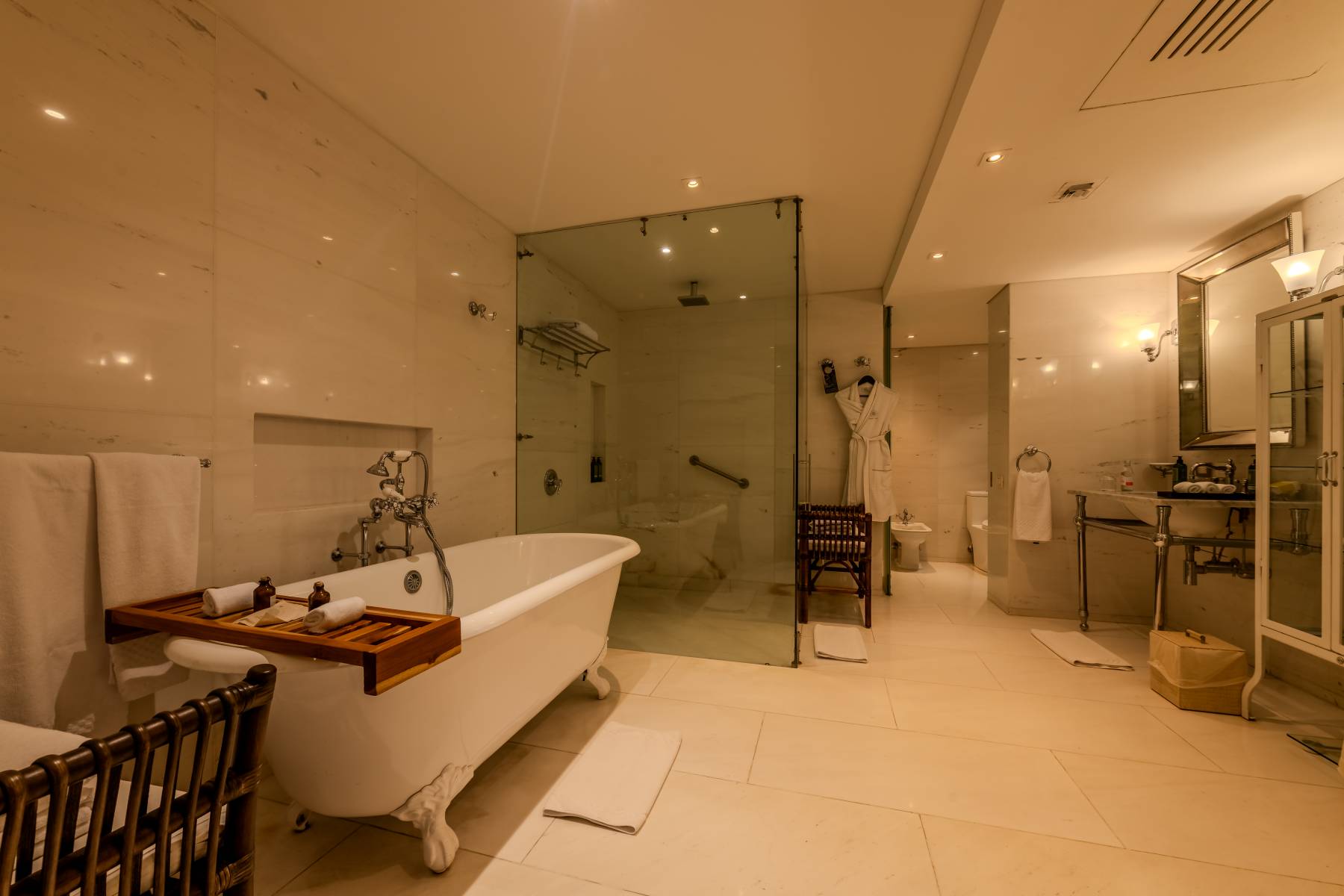 fernando-botero-presidential-suite