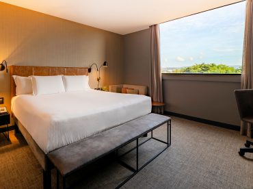 luxury-room-01-queen-size-bed-renovated-led-tv-42-shower