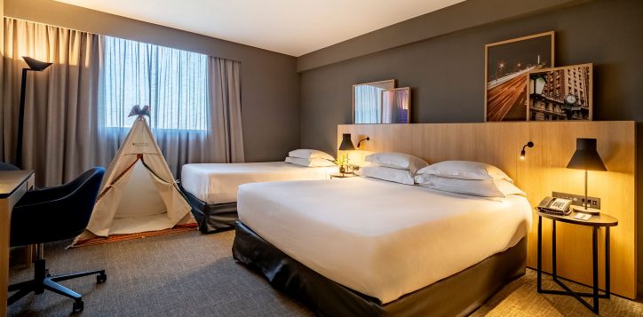 family-room-1-king-size-bed-1-single-bed-renovated-smart-tv-55-bathtub