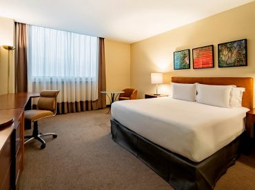 classic-room-01-queen-size-bed-led-tv-40-shower