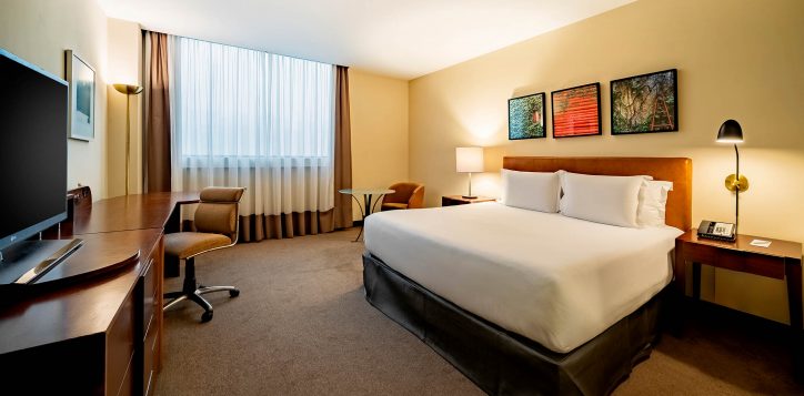 classic-room-01-queen-size-bed-led-tv-40-shower