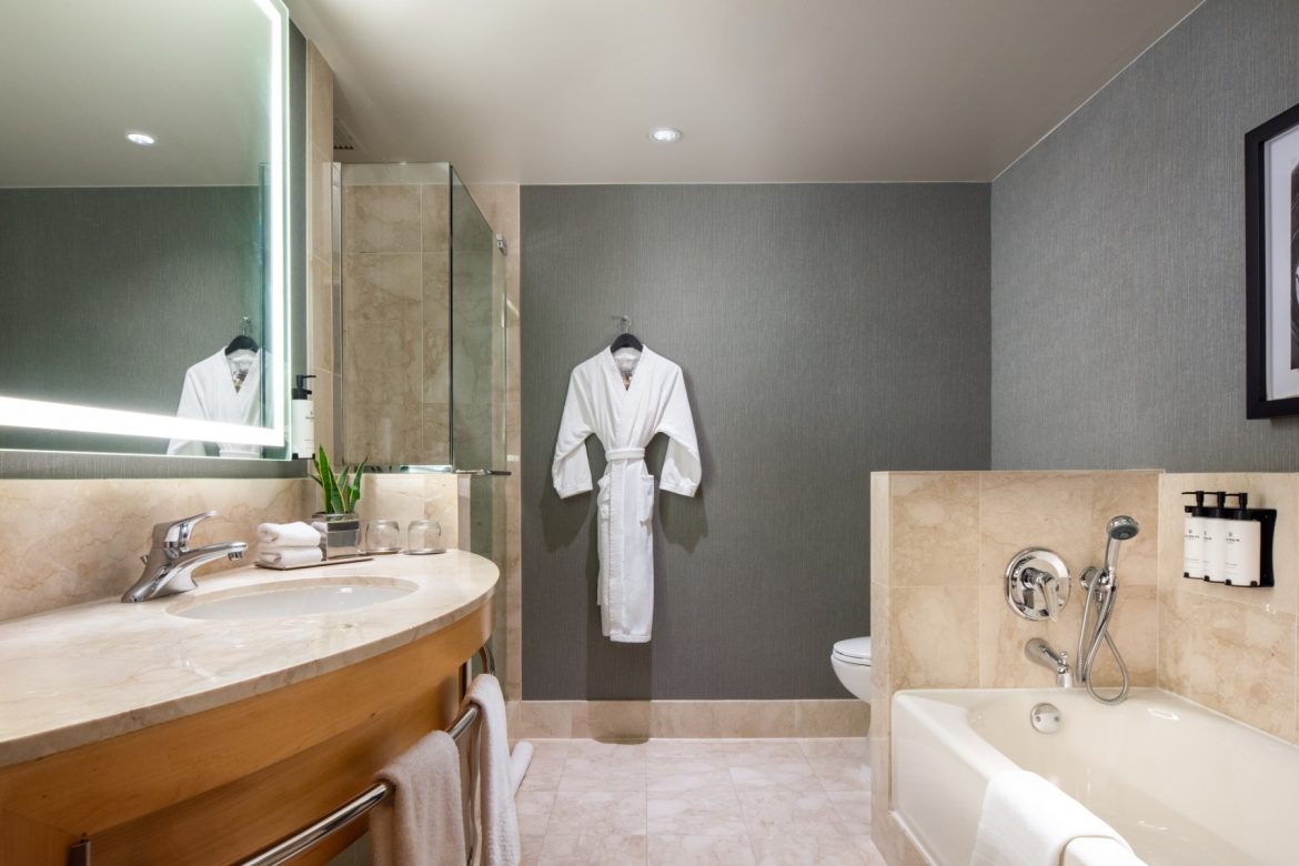 Photo of the hotel Sofitel Chicago Magnificent Mile: 2025 08 18 sofitel space interior luxury king bathroom 43609 3