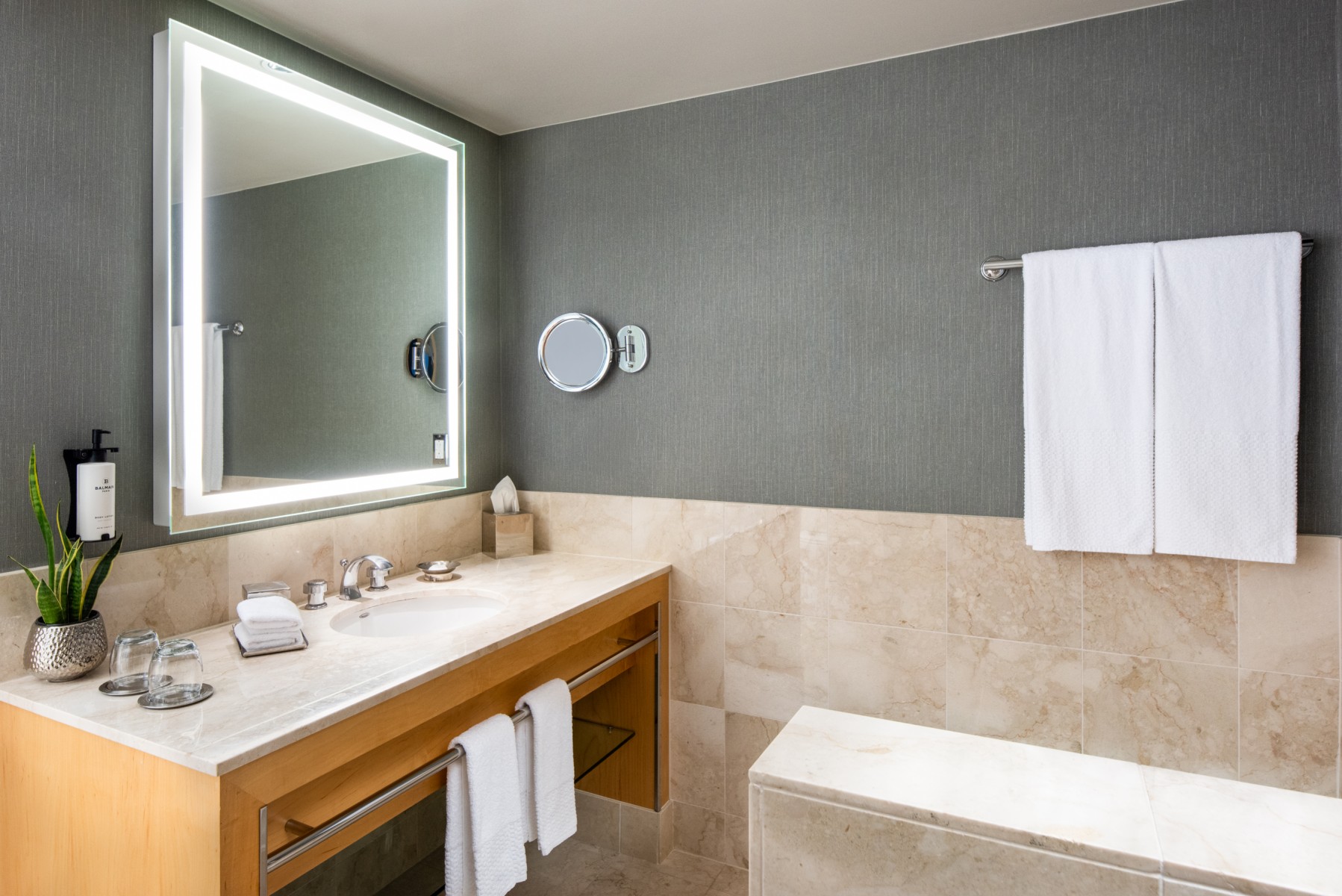 Photo of the hotel Sofitel Chicago Magnificent Mile: 2025 08 18 sofitel space interior junior suite bathroom 43648