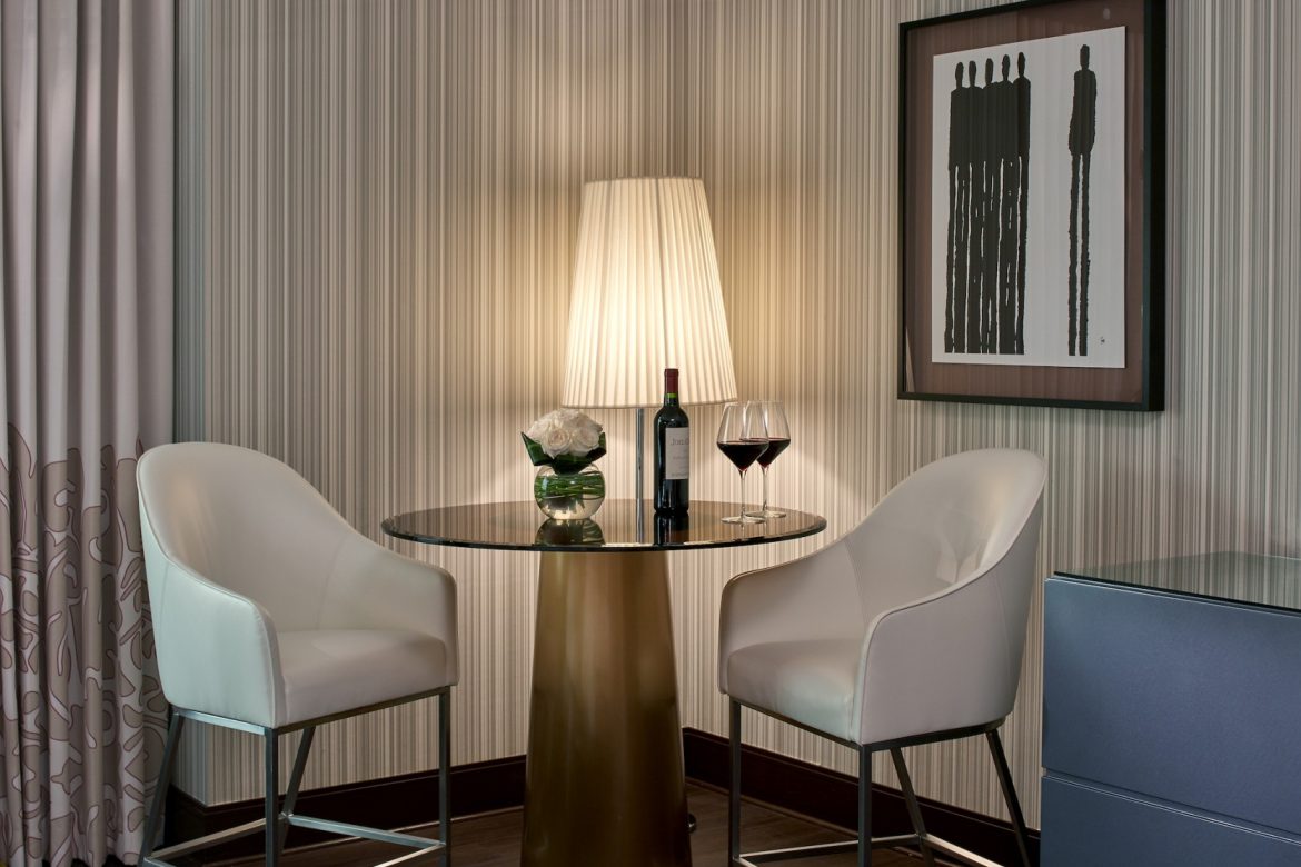 Photo of the hotel Sofitel Philadelphia at Rittenhouse Square: Countertop table evening copy 1