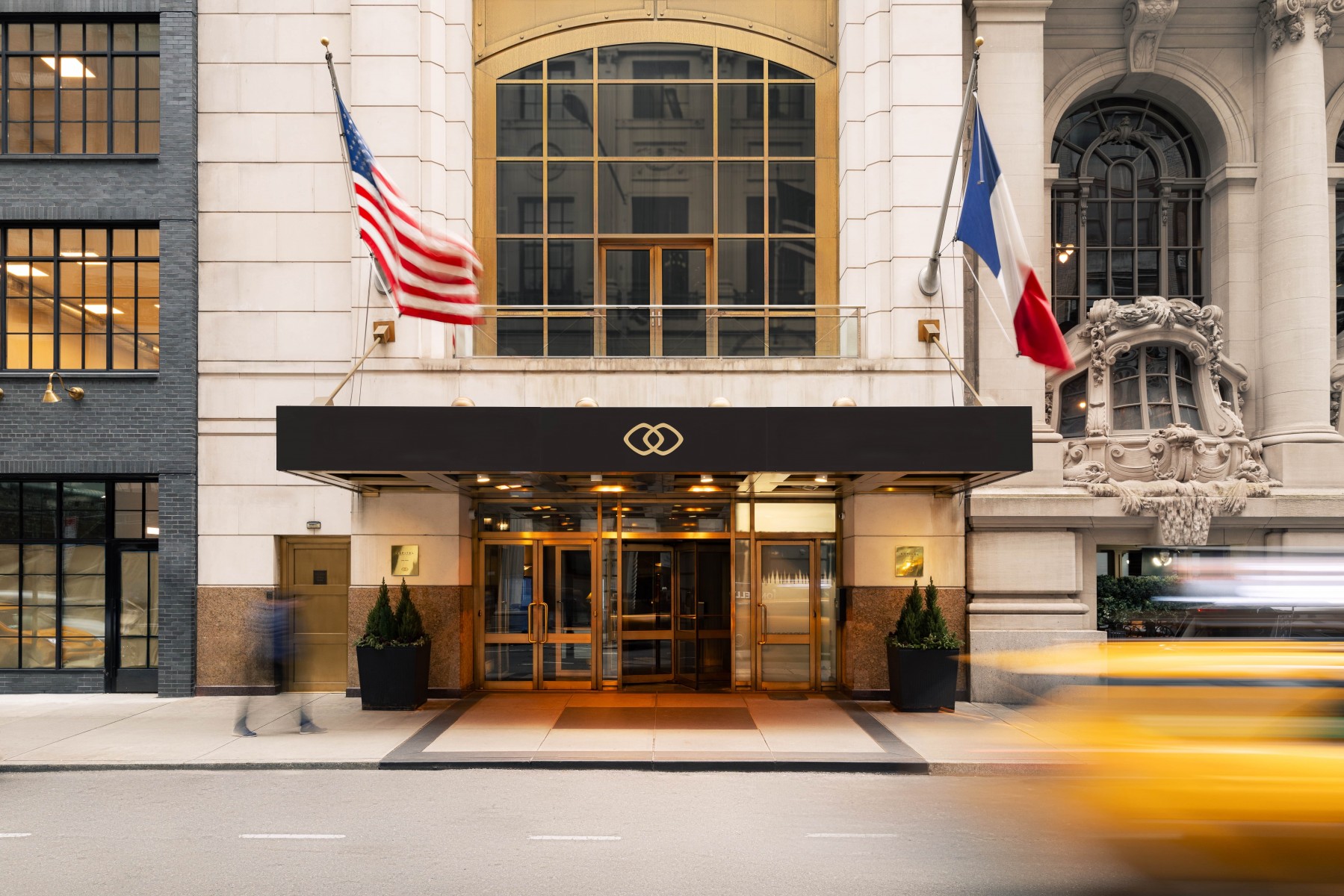 Photo of the hotel Sofitel New York: Building entrance taxi horizontal no logo