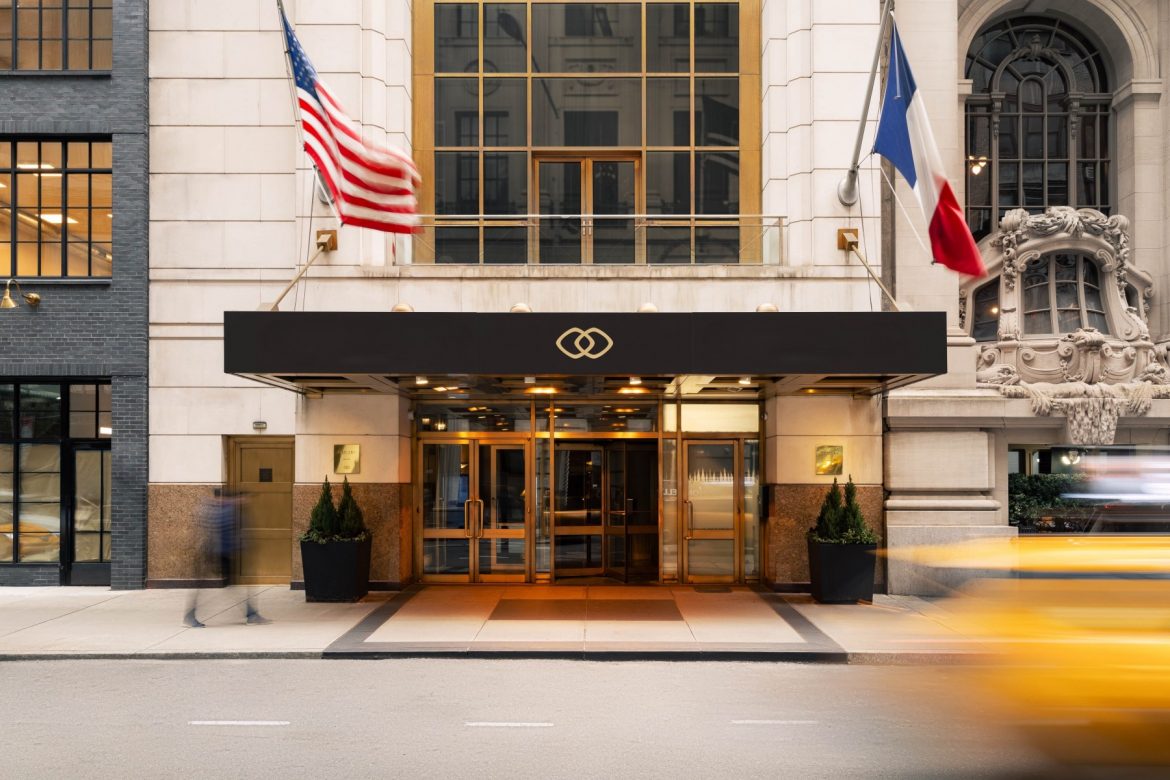 Photo of the hotel Sofitel New York: Building entrance taxi horizontal no logo copy 3