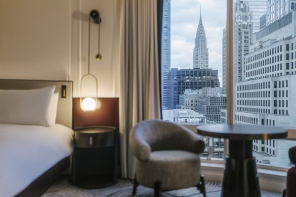 SIGNATURE ICONIC BUILDING VIEW HIGH FLOOR 1 BEDROOM KING SUITE