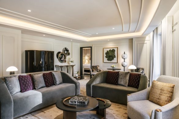 PENTHOUSE SUITE MANHATTAN SKYLINE VIEW, SEPARATE DINING AND LIVING ROOM, 1.5 BATH, MOBILITY ACCESS