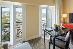 Hollywood Hills View Luxury King Window View of City