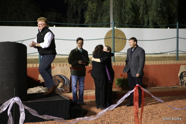 David Boggs, presenting an 5 year Anniversary award to Scott Bailey, Cat McKenna and David Cains for the success of the farm tours... thanks to Team Midwest for their thoughtfulness .... 
